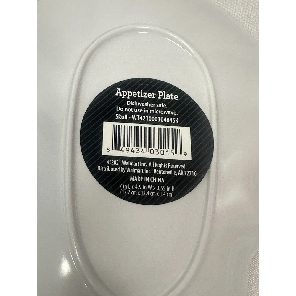 NEW HALLOWEEN APPERTIZER PLATE plastic 7X4.9‎ inches SKULL